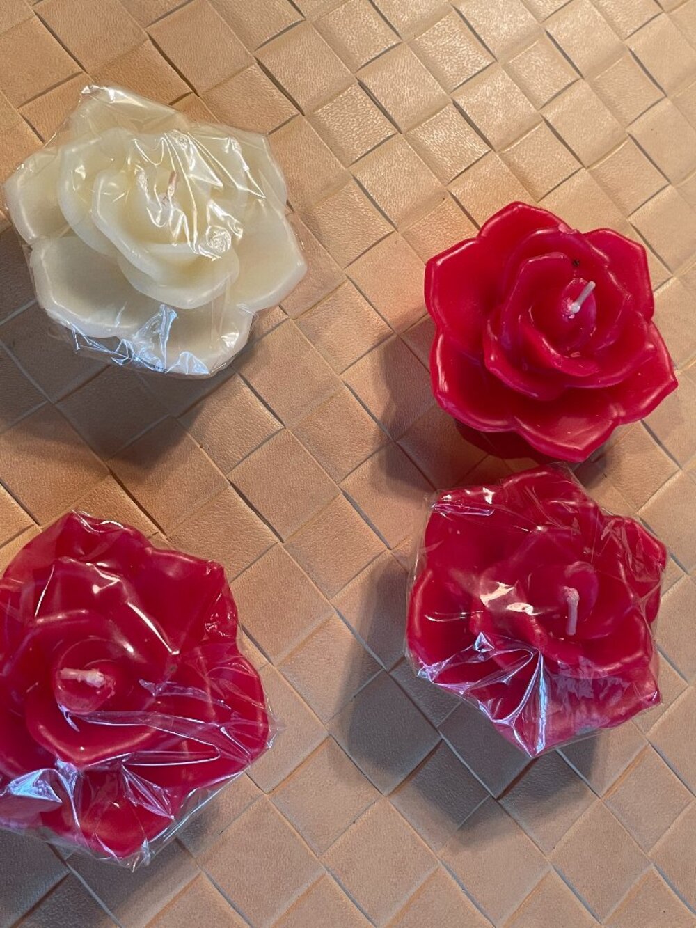 Lot of 4 (3 Red, 1 White) Rose Shaped Floating Candles with Fragrance New